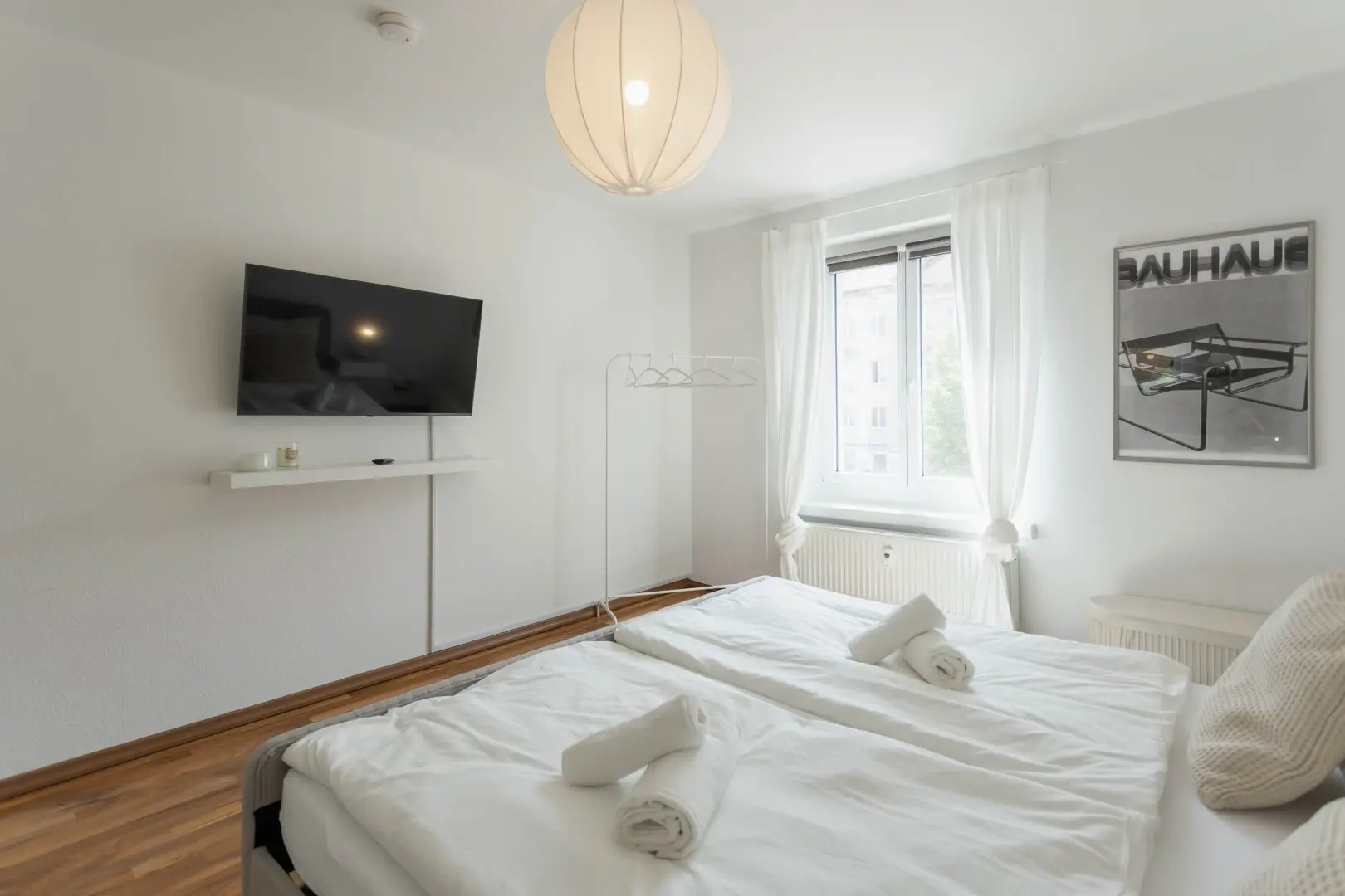 Schlafzimmer 1