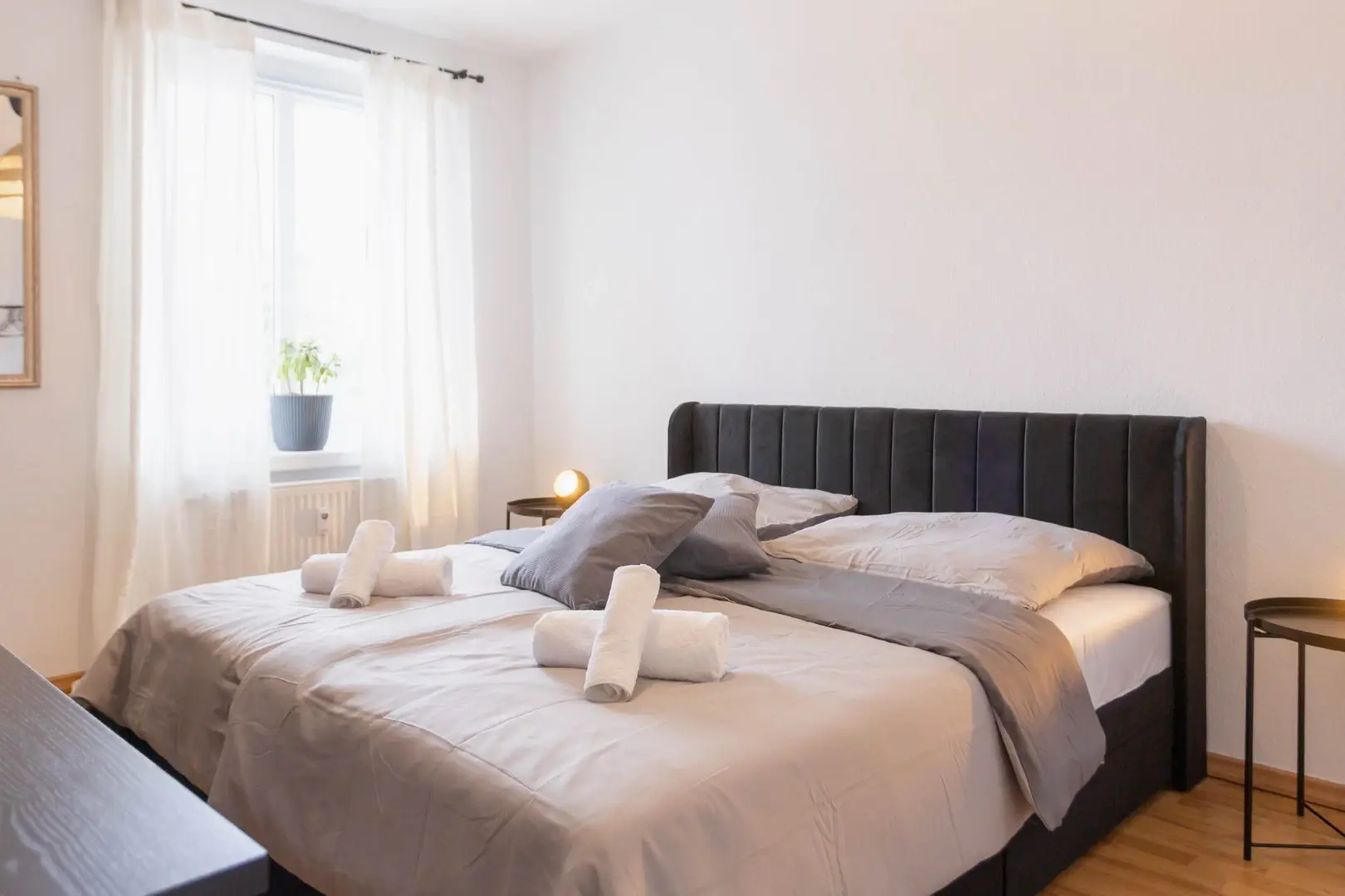 Schlafzimmer 1